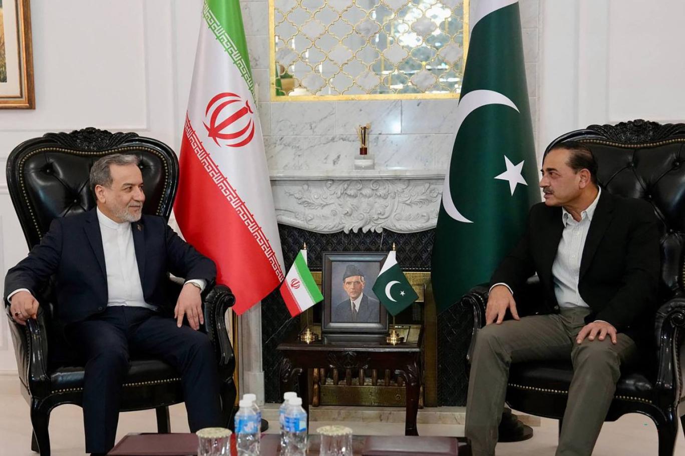Iranian Foreign Minister Abbas Araghchi sitting across from Pakistan Field Marshal Asim Munir during a diplomatic meeting in Islamabad.
